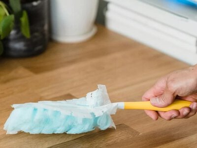 Як зменшити осідання пилу на меблях: простий домашній спрей