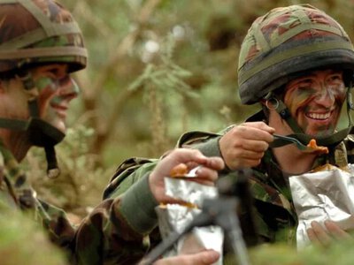 Два раціони, готові страви та нагрівачі без полум'я: військовим ЗСУ на передовій оновили сухпайки