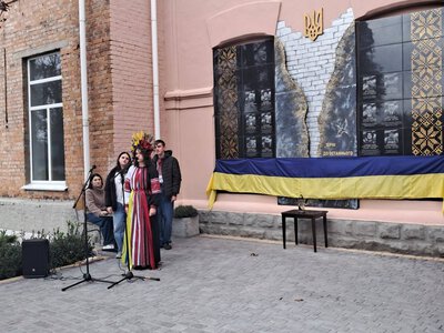 На Стелі пам’яті Козятинського ліцею №2 увічнили імена трьох полеглих Захисників