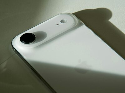 Який Android-смартфон може стати альтернативою iPhone Air
