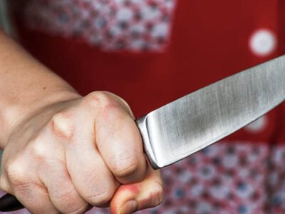 Порізала подругу, а через рік — свого майже чоловіка. Скільки дав суд