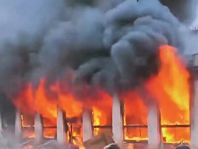 У Ліоні протестувальники розгромили та підпалили історичну будівлю XIX століття (ВIДЕО)