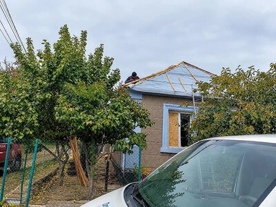 У Миколаєві після обстрілу відновили 15 пошкоджених дахів та закрили 80 вибитих вікон