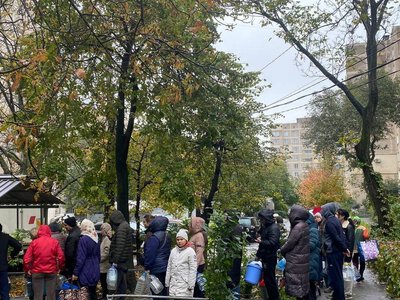 У Вінниці через блекаут утворилися великі черги до криниць, вантажівки допомагають трамваям