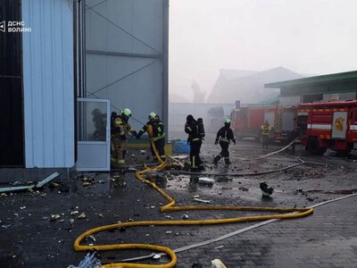 8 постраждалих і 1 загиблий: ворог атакував підприємство на Волин