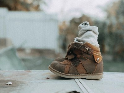 Як правильно сушити промокле взуття: головні помилки та поради