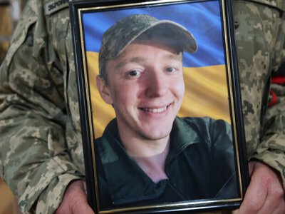 Під звуки сирен: у Луцьку попрощалися із загиблим захисником Олександром Лаконцевим