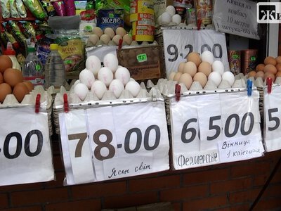 Домашні яйця на Житньому ринку вже по 100 гривень: скільки коштують фабричні та чого чекати далі