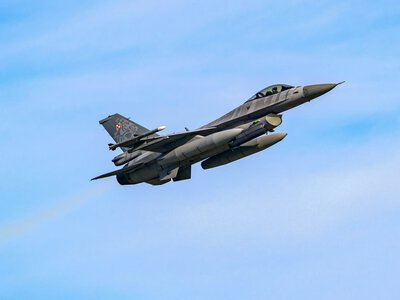 Польща активізувала авіацію і закрила два аеропорти у відповідь на російські атаки на Україну