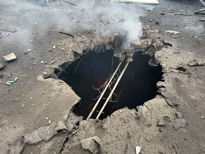 На Львівщині через атаку росії загорівся склад, уламки дронів пошкодили будинки