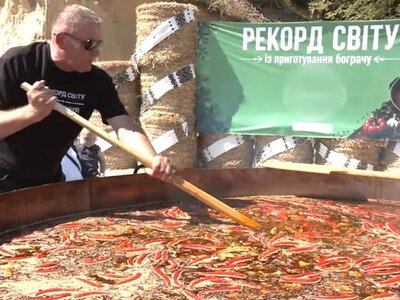 Обійшли Закарпаття на 300 літрів: зварено найбільший у світі бограч — PMG.ua