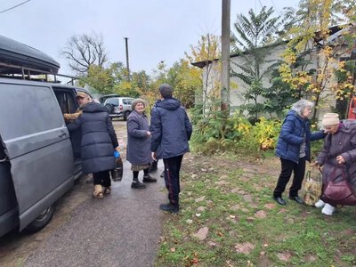 Евакуація під обстрілами: із Берислава вивезли ще 15 людей