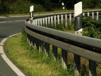  Авто злетіло в обрив на Ужгородщині: троє дітей постраждали, 6-річну дівчинку оперують 