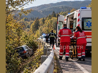 На Ужгородщині автомобіль злетів в обрив: травмувалися троє дітей