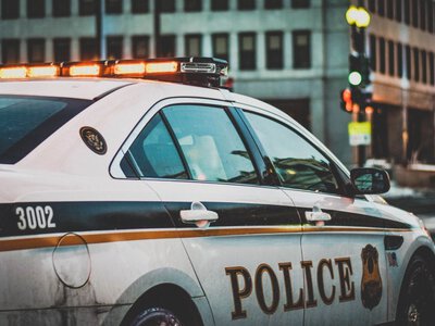 Вантажівка в’їхала у людей на футбольному полі у США: загинули чоловік і дитина