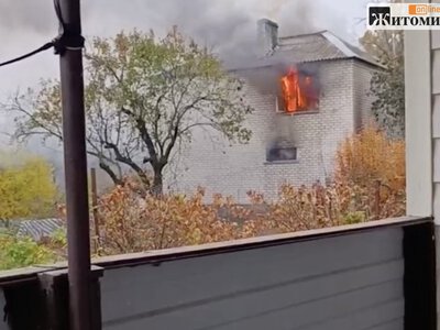 Пожежа під Житомиром: у Тетерівці загорівся житловий будинок. Відео
