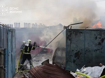 У гаражному кооперативі у Луцьку ліквідовують наслідки атаки РФ (Відео)