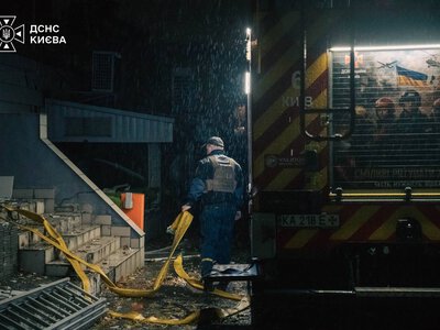 Росіяни вдарили по Києву: пошкодили станцію метро, загинула дівчина (ФОТО, ВІДЕО)