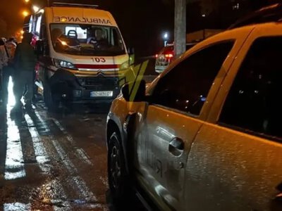 П'яний чоловік відкрив вогонь у сквері Тернополя: поранено підлітка, нападника затримали