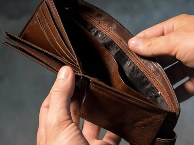 Кожен четвертий українець купує продукти та одяг у кредит: результати опитування