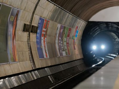 Пошкоджені колії та кабелі: у Києві після атаки РФ обмежили роботу червоної лінії метро