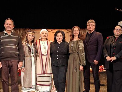 У Мукачеві відбулася прем’єра вистави «Усі ми тут рідня» за участі Марії Матіос