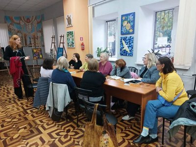 Переселенки з Херсонщини в Одесі обговорили творчість Галини Журби
