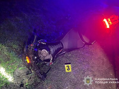 Жорстка ДТП у Почаєві: двоє підлітків на мотоциклі у важкому стані після зіткнення з мікроавтобусом