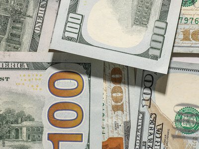 Долар знову дорожчає на міжбанку попри активний продаж валюти НБУ