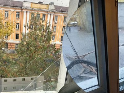У Києві через атаку пошкоджено будівлю НКРЕКП