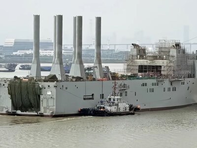 Китай побудував другий незвичайний корабель: плавуча база для підводних роботів