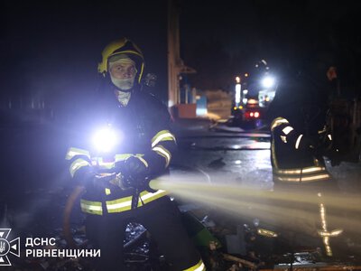На Рівненщині після ранкової атаки загорівся об’єкт цивільної інфраструктури