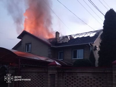Горів будинок: у Слов’янську рятувальники загасили пожежу (фото)