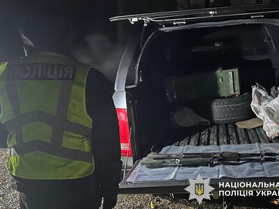 Поліцейські Буковини перекрили канал збуту зброї та боєприпасів