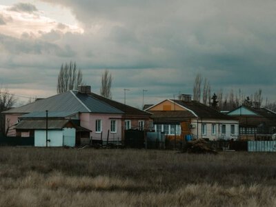 В Україні запровадили проєкт «Будиночок у селі» для ВПО: як отримати тимчасове житло на Охтирщині