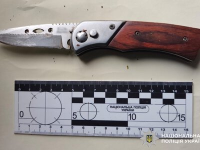 На Вінниччині чоловік ударив односельця ножем у живіт: підозрюваному загрожує до 8 років ув’язнення
