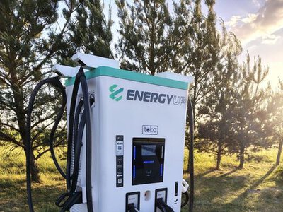 Компанія EnergyUP пропонує повний комплекс послуг з установки комерційних зарядних станцій