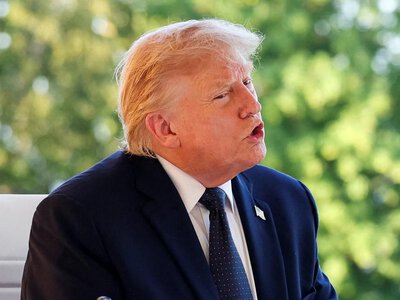 Відверто шантажує Україну: політолог пояснив, чому Трамп підіграє Путіну
