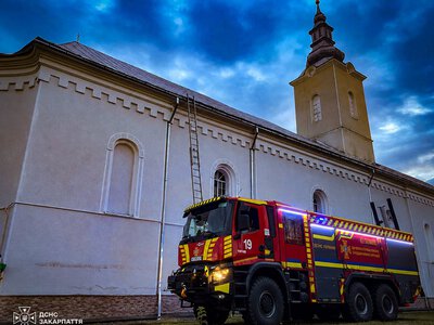 Пожежа в храмі на Тячівщині: вогонь пошкодив вівтар і церковне майно