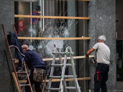 У Мілані під час протестів пограбували магазини Decathlon і Arc'teryx, а також салон Vodafone - є затримані