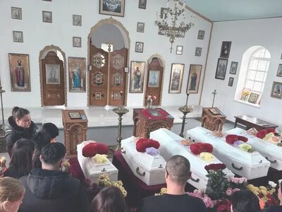 На Дніпропетровщині поховали п'ятьох дітей родини Воронових, вбитих росіянами