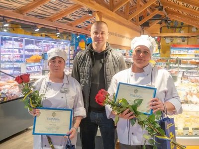 Працівників харчової промисловості Херсона відзначили за роботу під обстрілами