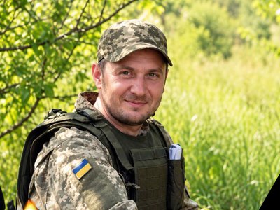 На Монастирищині провели в останню путь полеглого понад три роки тому командира бойової машини