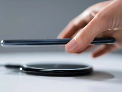 Від $200 до $600: які недорогі Android-смартфони заряджаються без кабелю