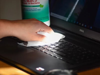 Популярний засіб для чищення назвали небезпечним для смартфонів і ноутбуків