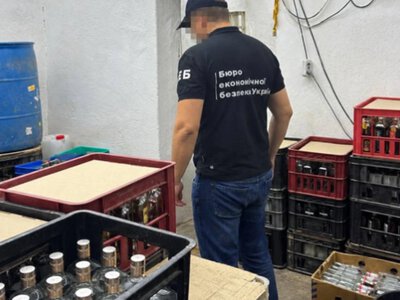 На Закарпатті викрили виробництво фальсифікованого алкоголю, вилучено 45 тонн спирту