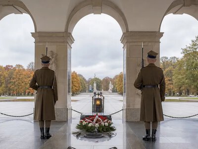У Польщі аналізують зміни церемоніалу біля Могили Невідомого солдата — RMF24