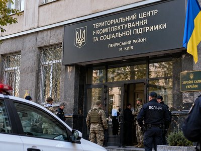 У Києві чоловік влаштував стрілянину в ТЦК: поранені шестеро людей