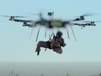 Українські військові вперше в світі евакуювали пораненого бійця за допомогою повітряного дрона (відео)