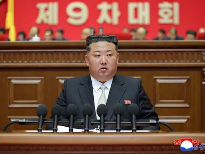 Кім Чен Ин впав у кому після крововиливу в мозок - The Sun